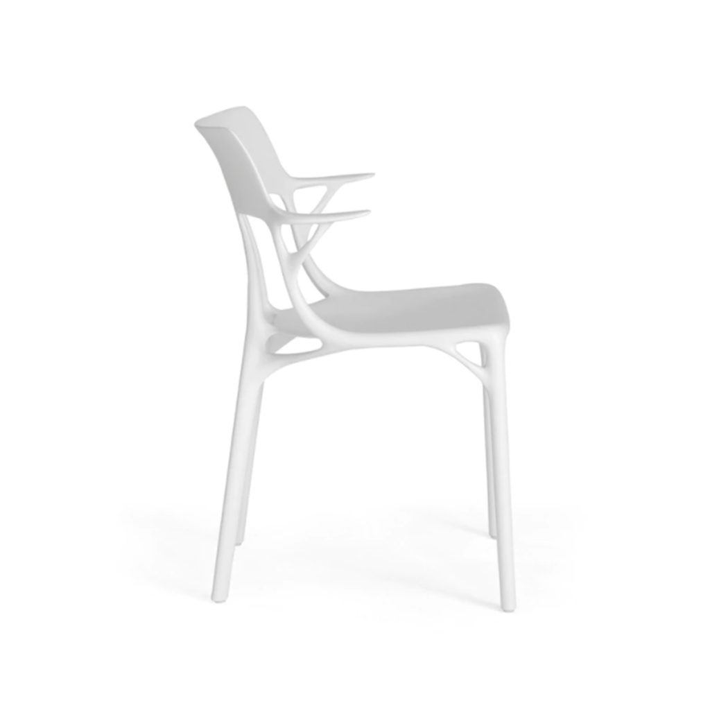 kartell_a_i_sedia_bianca_laterale_destra